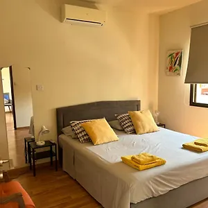 https://extremely-comfy-10min-walk-to-beach-town.protaras-cy-hotels.com